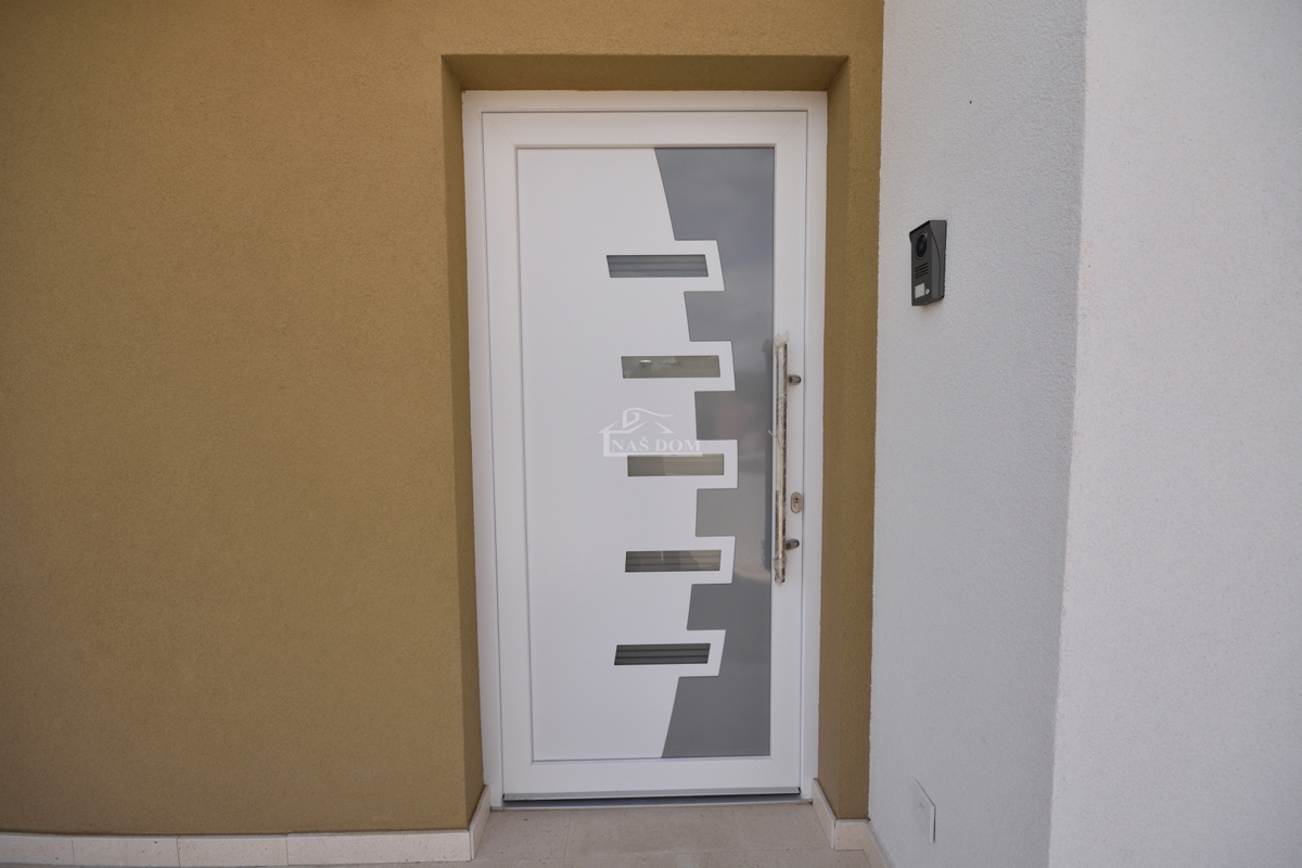 Vodice, Srima - Doppia casa S1 con piscina, a 270 m dalla spiaggia