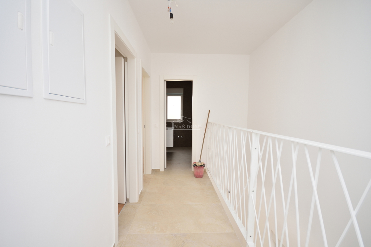 Vodice, Srima - Doppia casa S1 con piscina, a 270 m dalla spiaggia