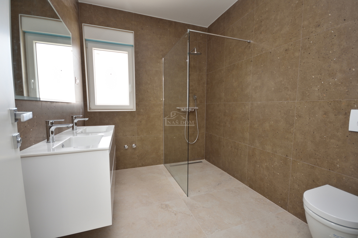 Vodice, Srima - Doppia casa S1 con piscina, a 270 m dalla spiaggia