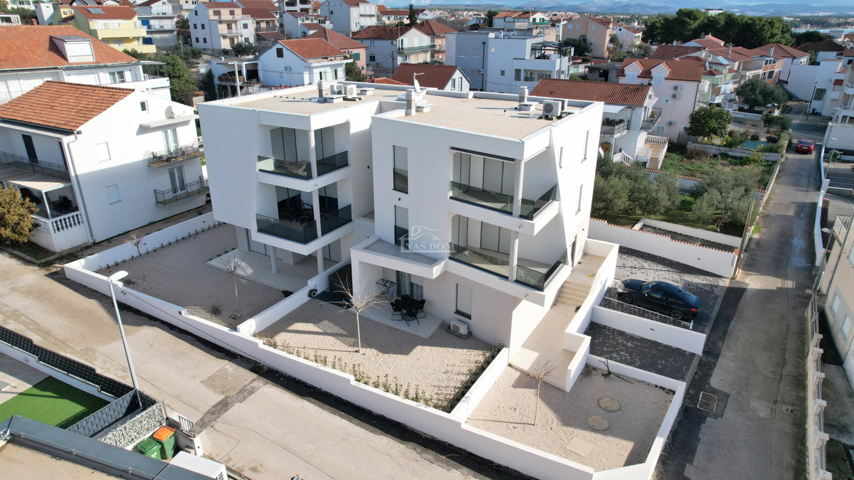 Appartamento moderno S7 con vista mare – nuova costruzione vicino alla spiaggia e al centro di Vodice