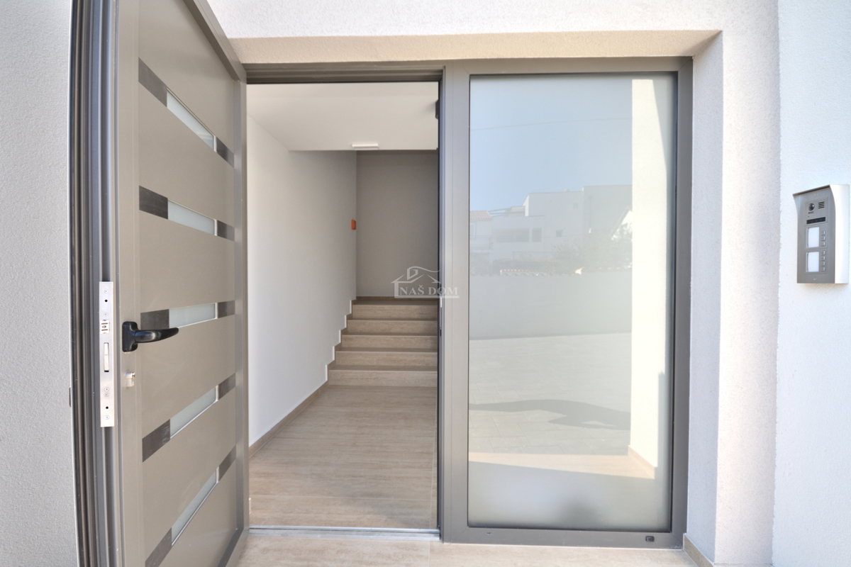 Appartamento moderno S7 con vista mare – nuova costruzione vicino alla spiaggia e al centro di Vodice