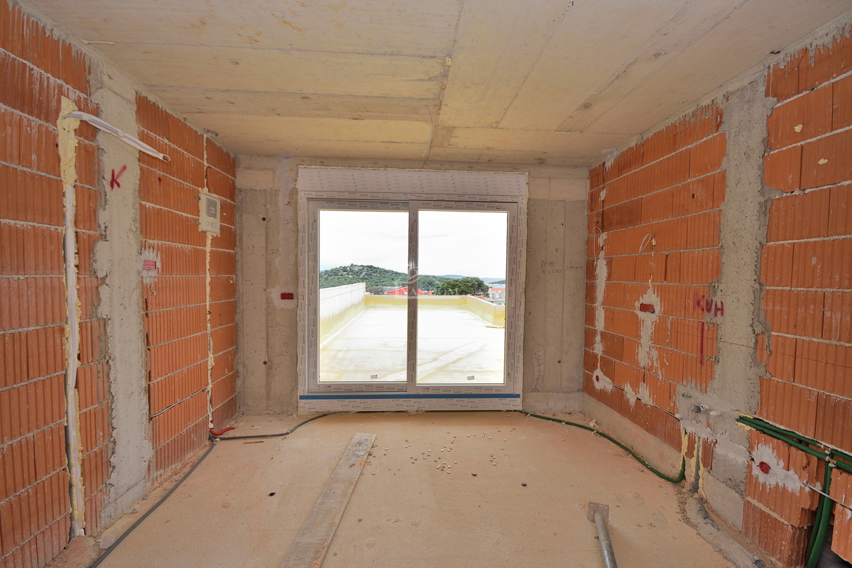 Tribunj, Sovlje - appartamento con terrazza sul tetto, vista mare