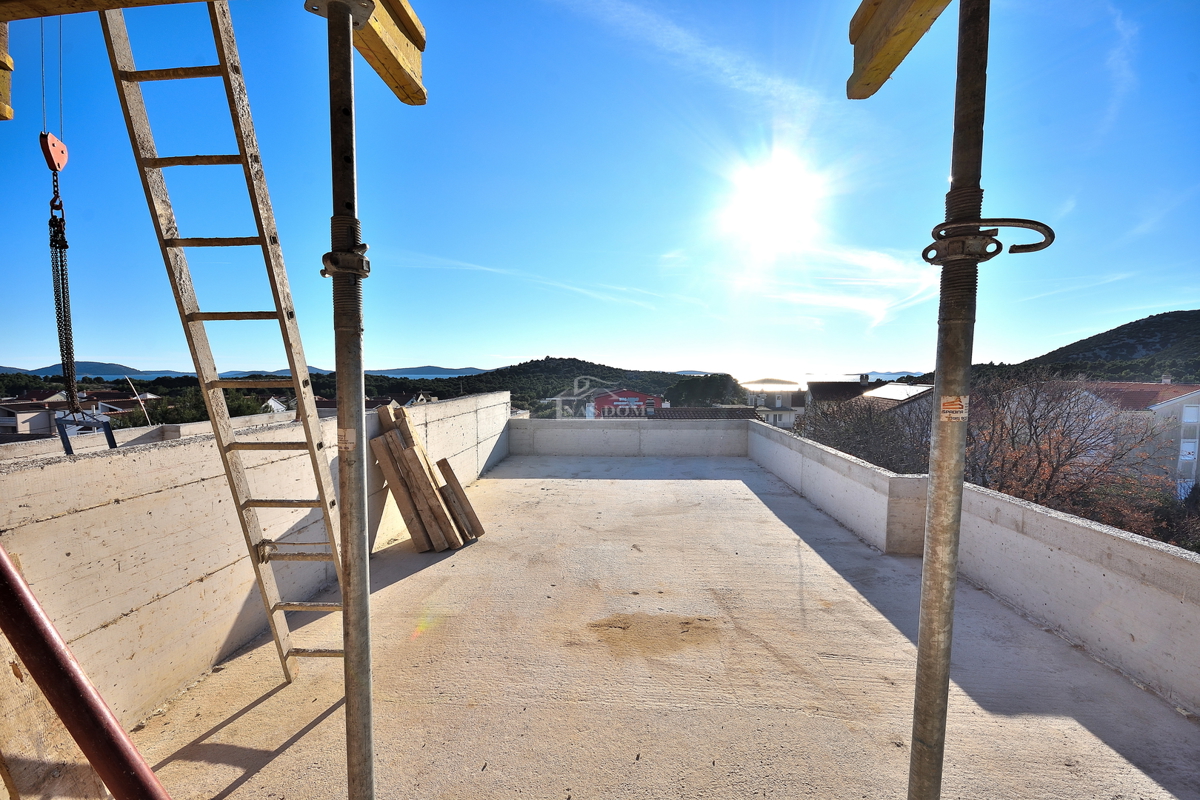 Tribunj, Sovlje - appartamento con terrazza sul tetto, vista mare