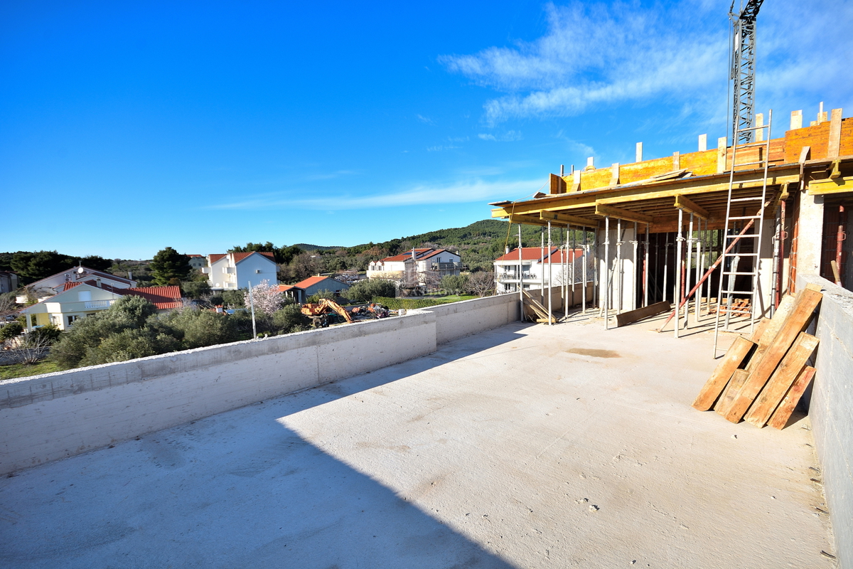 Tribunj, Sovlje - appartamento con terrazza sul tetto, vista mare