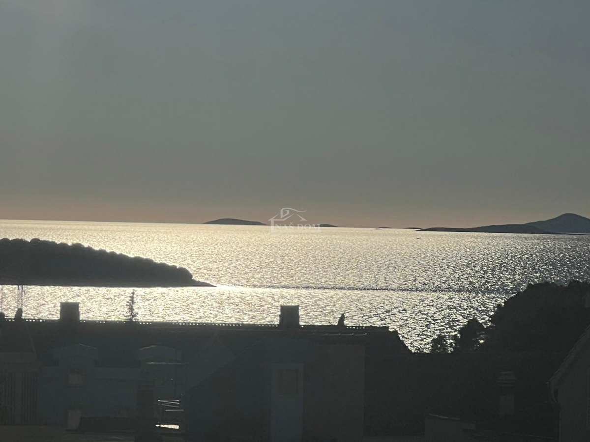 Tribunj, Sovlje - appartamento con terrazza sul tetto, vista mare