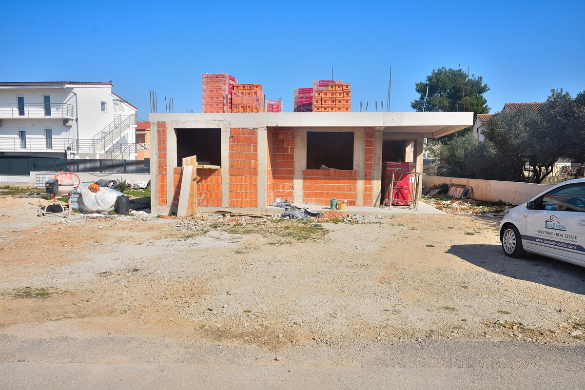 Vodice - Appartamento S2 con giardino in posizione tranquilla