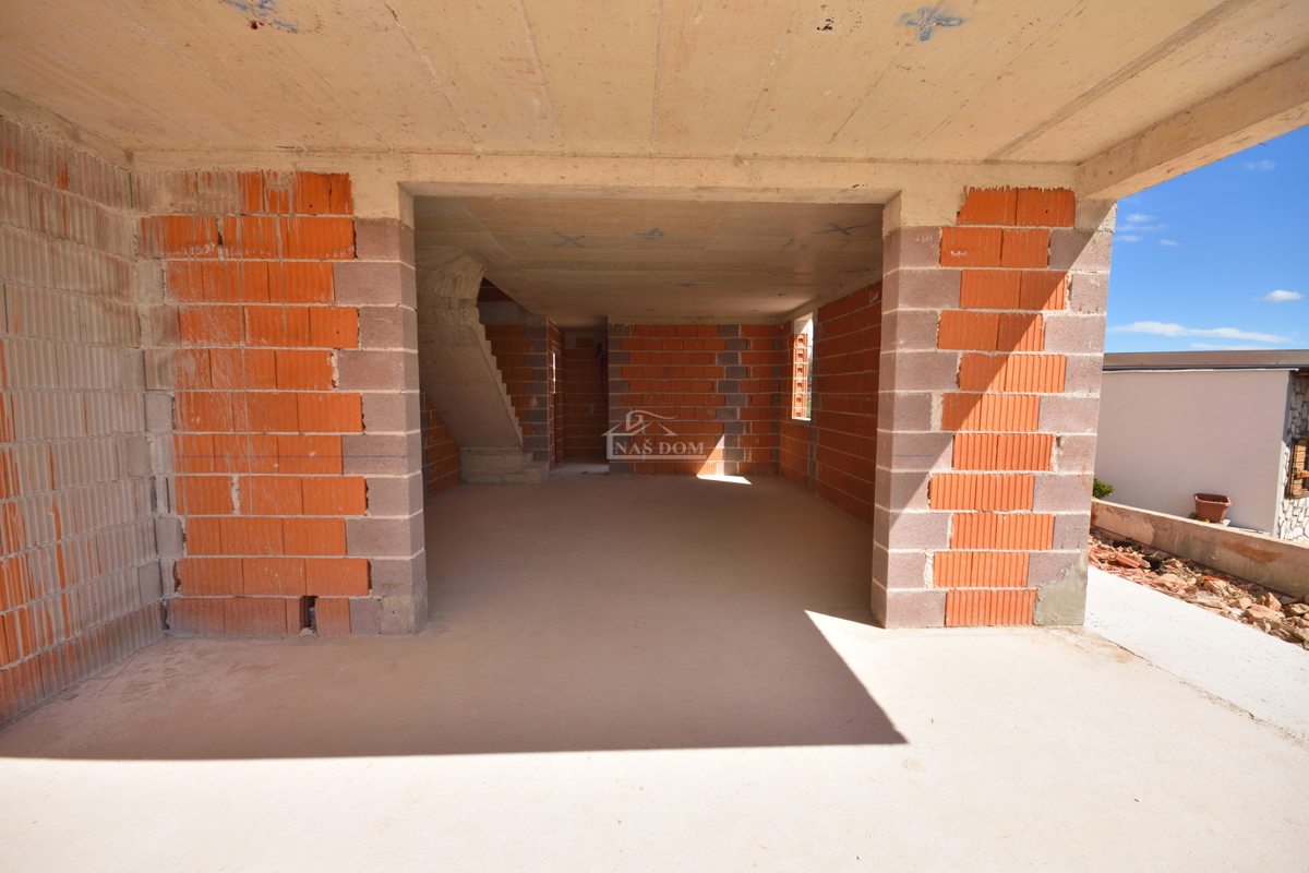 Vodice - Appartamento di lusso su due piani S2 con piscina e giardino, vista mare