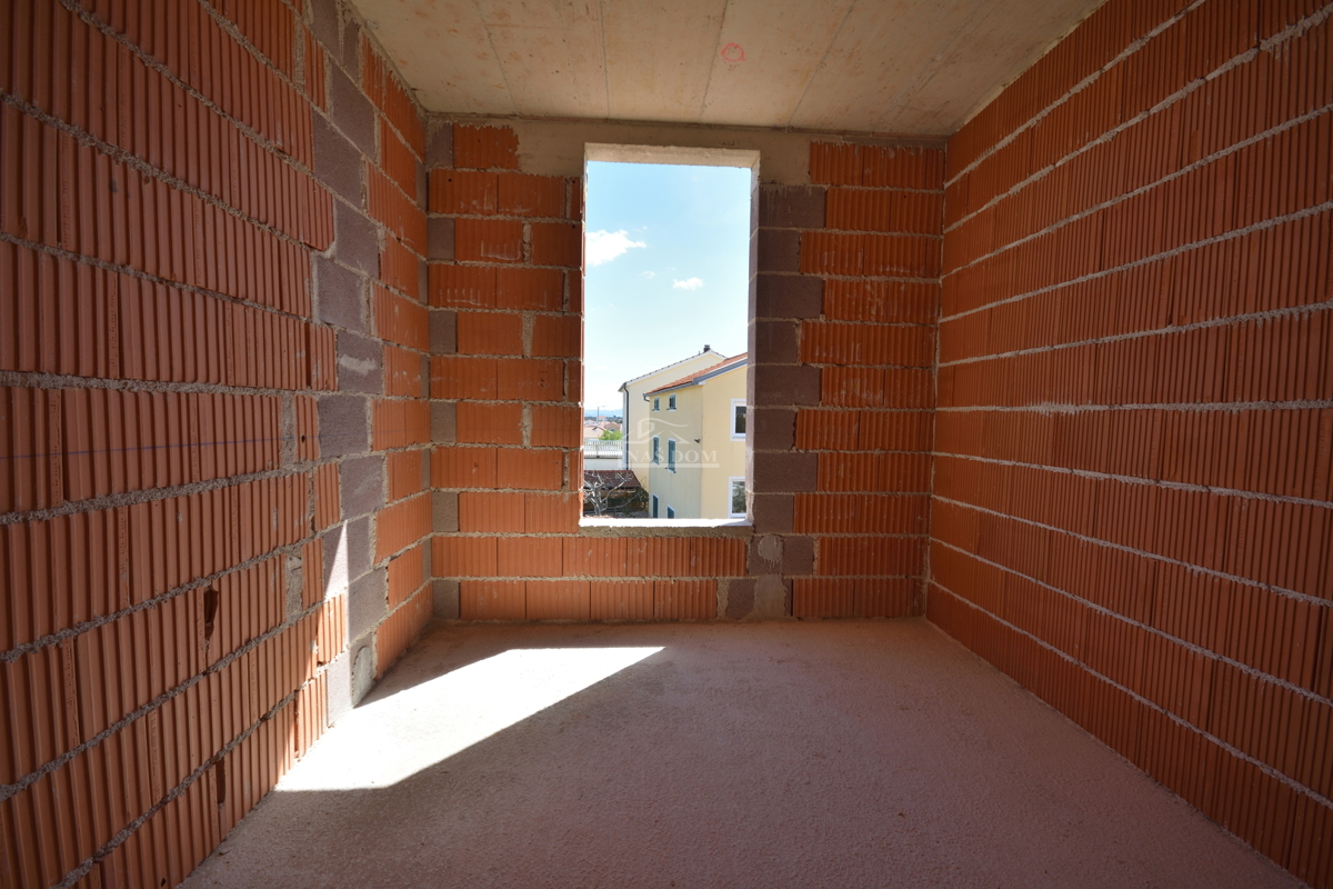 Vodice - Appartamento di lusso su due piani S2 con piscina e giardino, vista mare