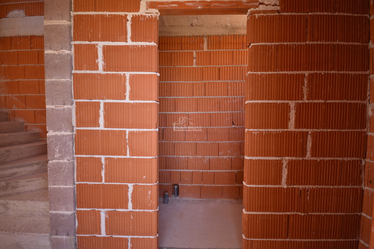 Vodice - Appartamento di lusso su due piani S2 con piscina e giardino, vista mare