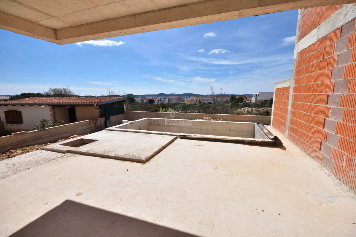 Vodice - Appartamento di lusso su due piani S2 con piscina e giardino, vista mare