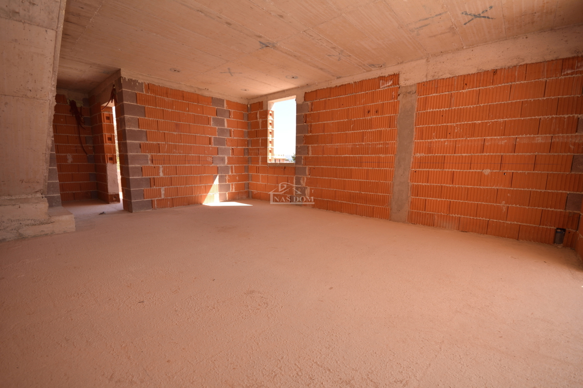 Vodice - Appartamento di lusso su due piani S2 con piscina e giardino, vista mare