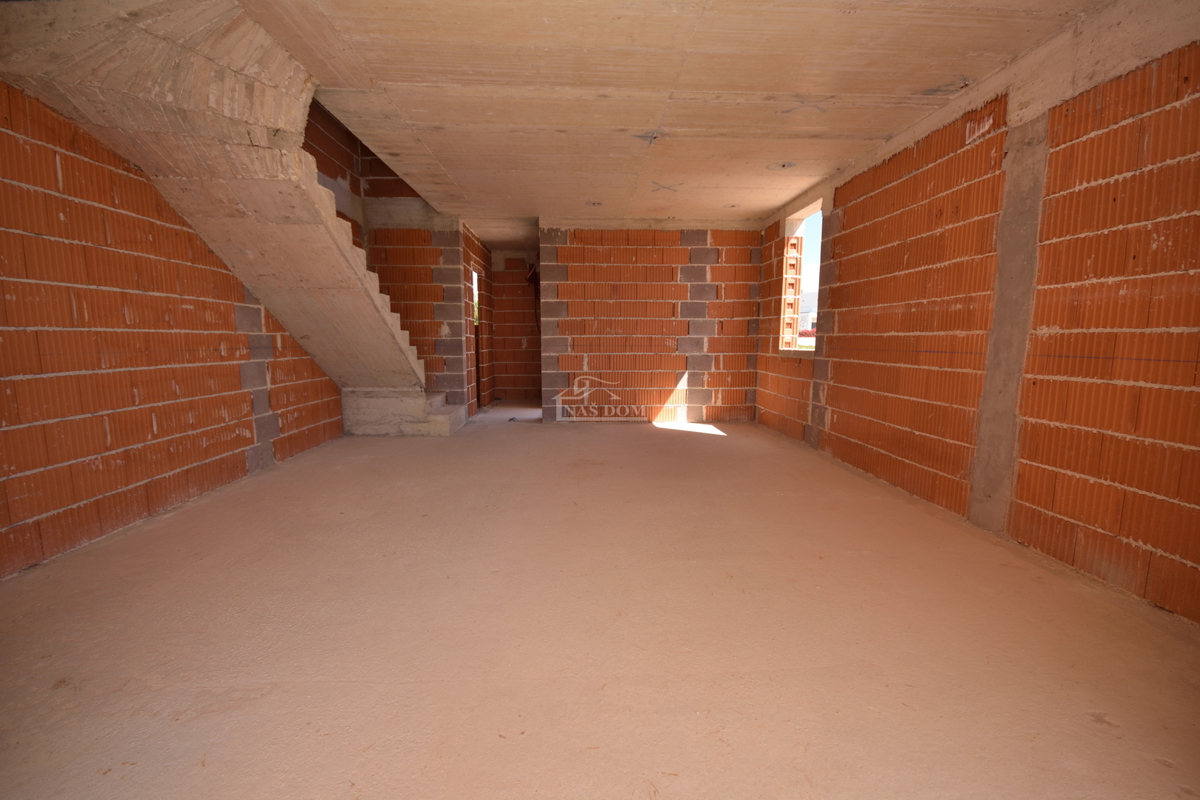 Vodice - Appartamento di lusso su due piani S2 con piscina e giardino, vista mare