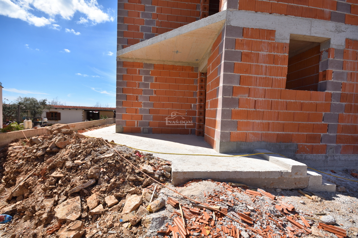 Vodice - Appartamento di lusso su due piani S2 con piscina e giardino, vista mare