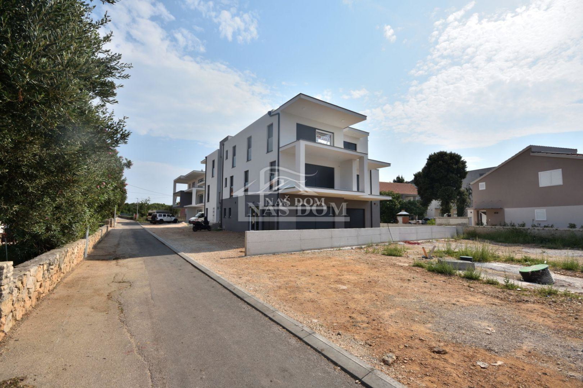 Srima - PRIMO FILO ALLA SPIAGGIA, Appartamento di lusso SJ8, con terrazza panoramica