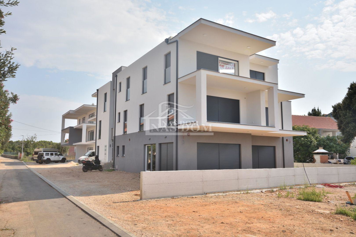 Srima - PRIMO FILO ALLA SPIAGGIA, Appartamento di lusso SJ8, con terrazza panoramica