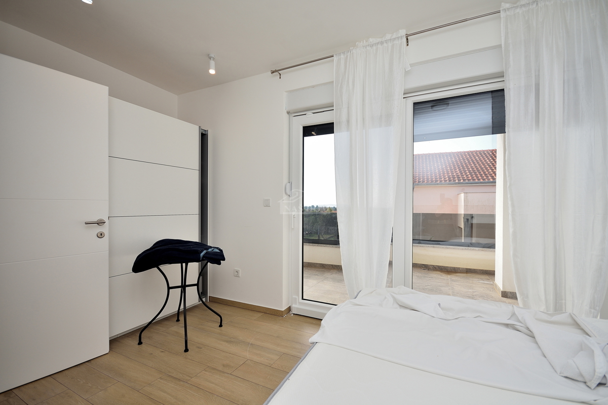 Šibenik, Bogdanovići - duplex con piscina