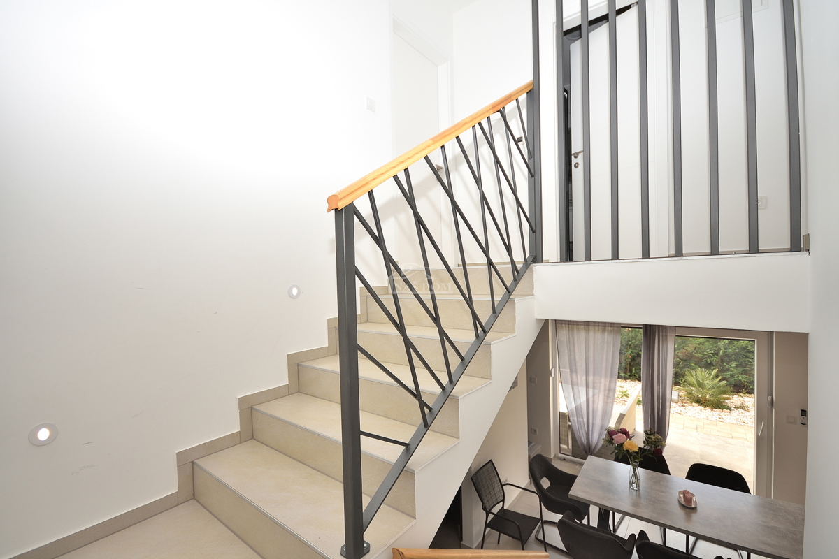 Šibenik, Bogdanovići - duplex con piscina