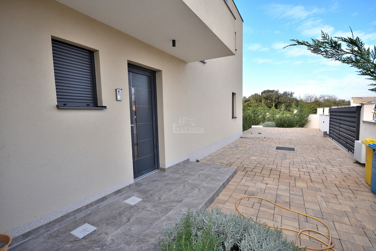 Šibenik, Bogdanovići - duplex con piscina