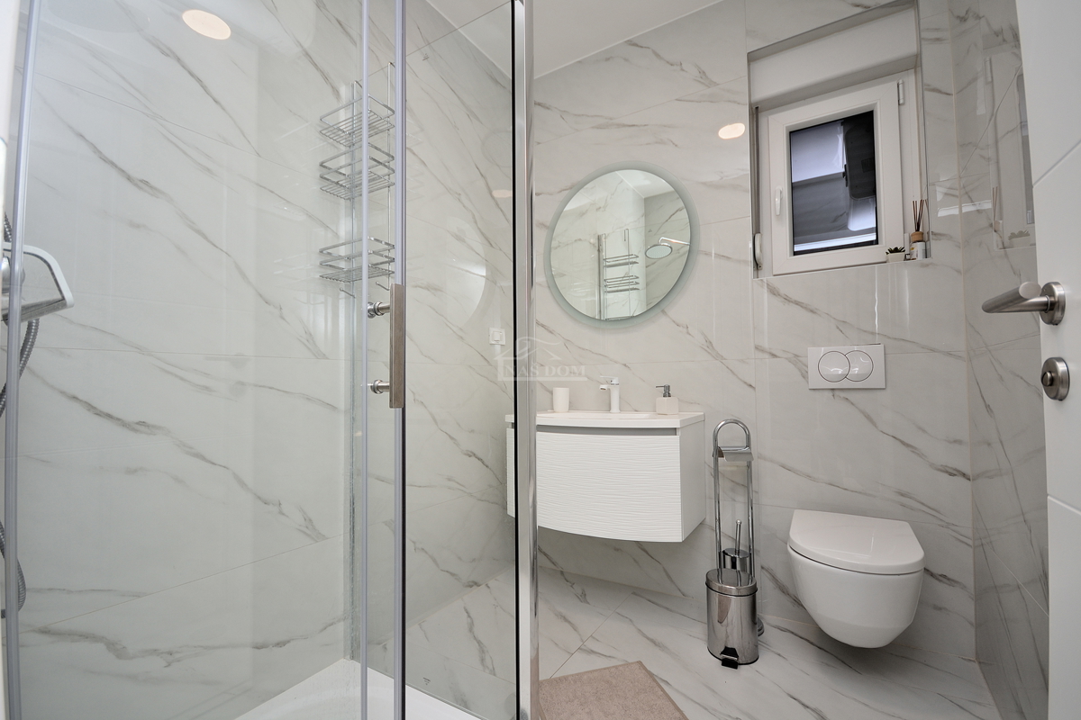 Šibenik, Bogdanovići - duplex con piscina