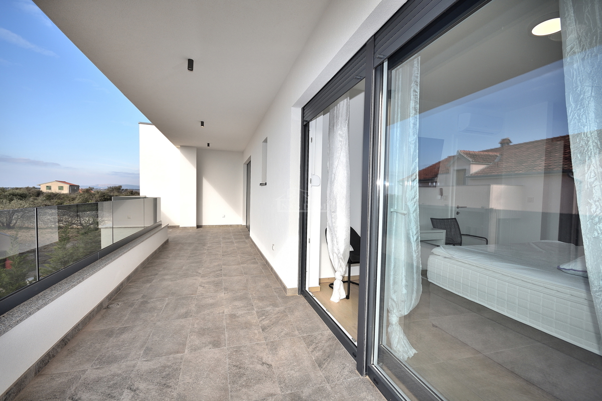 Šibenik, Bogdanovići - duplex con piscina