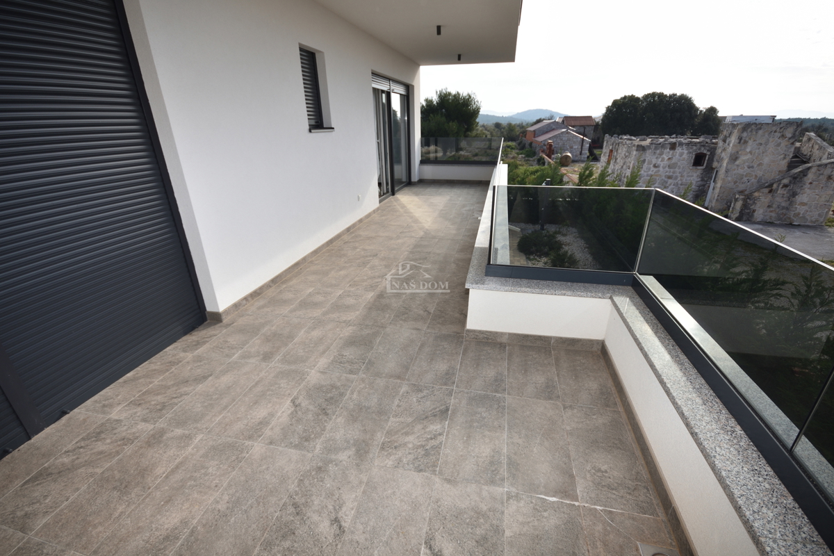 Šibenik, Bogdanovići - duplex con piscina