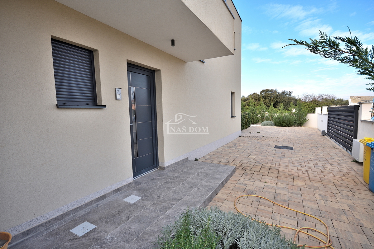 Šibenik, Bogdanovići - duplex con piscina