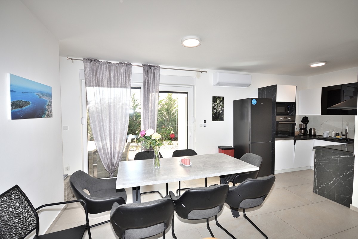 Šibenik, Bogdanovići - duplex con piscina