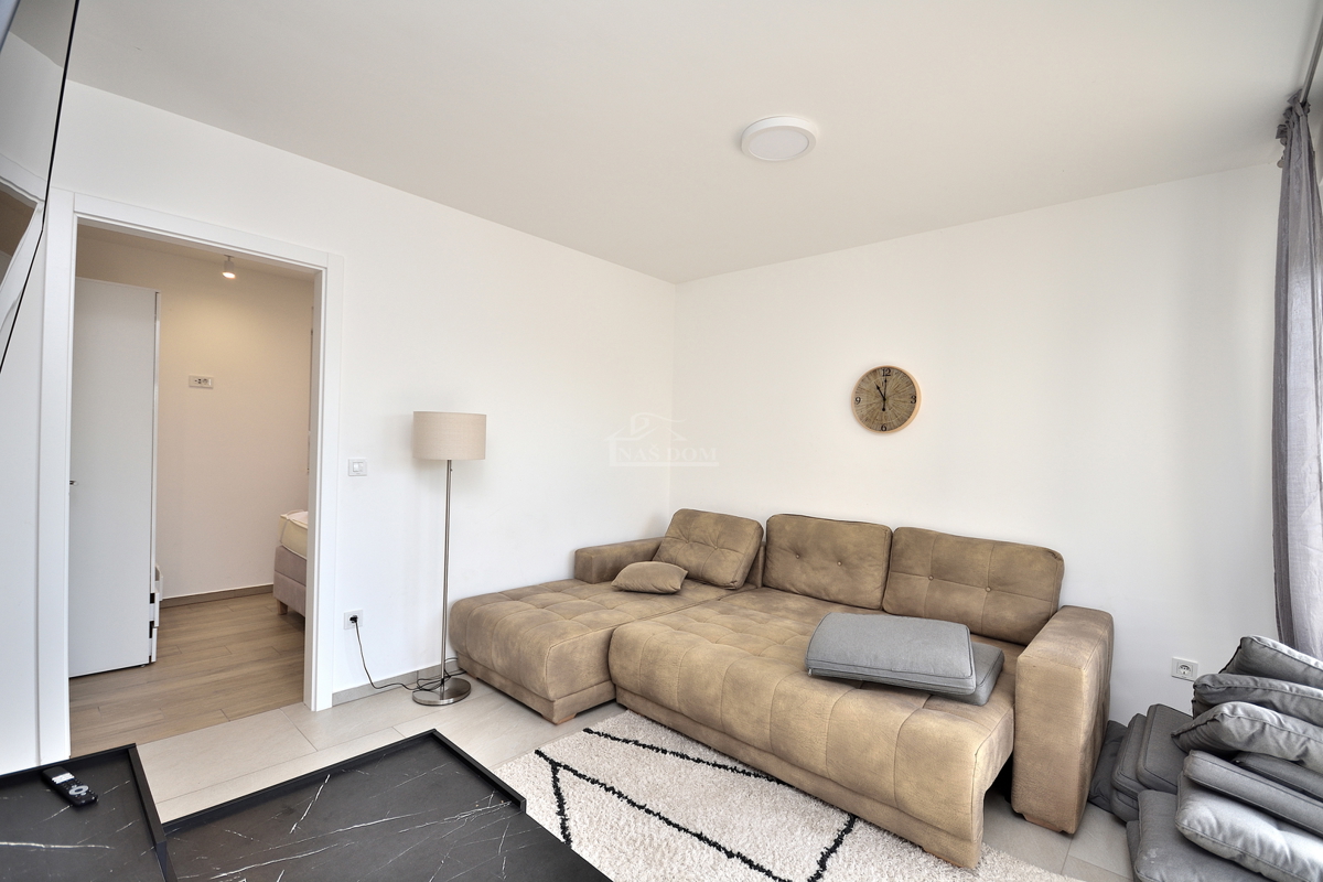 Šibenik, Bogdanovići - duplex con piscina