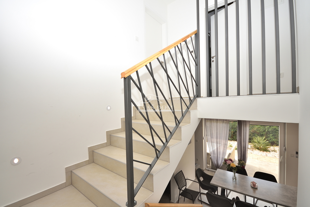 Šibenik, Bogdanovići - duplex con piscina