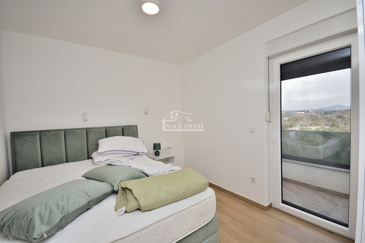 Šibenik, Bogdanovići - duplex con piscina