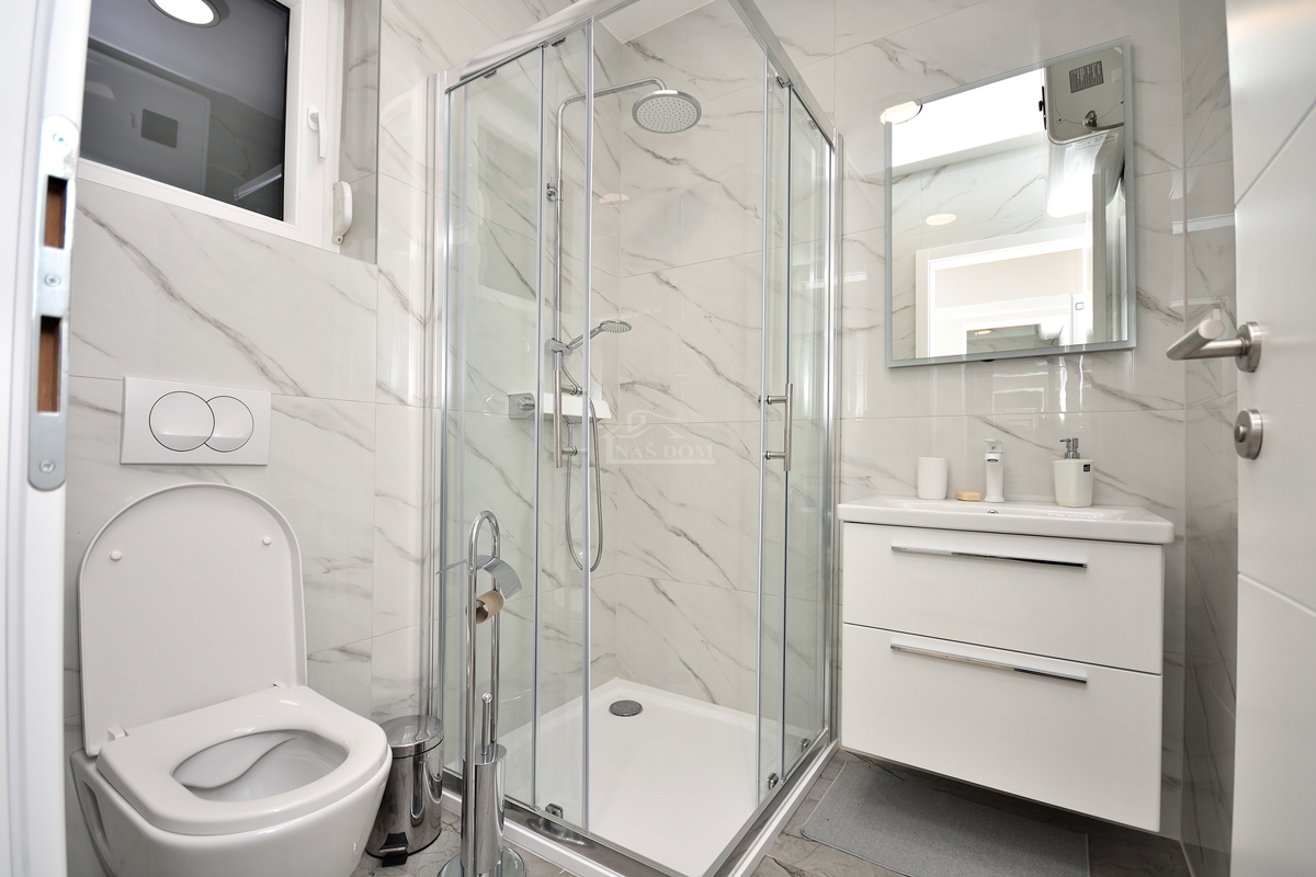 Šibenik, Bogdanovići - duplex con piscina