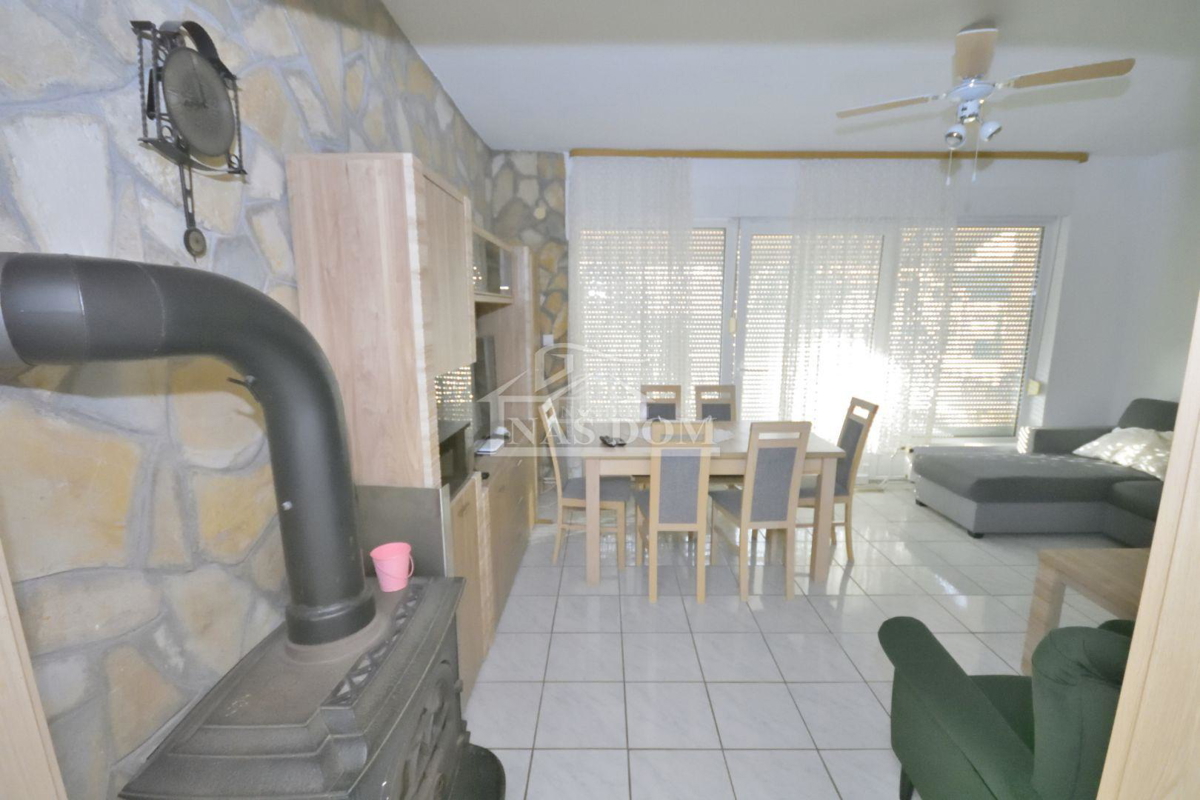 Vodice - Due case con piscina, a 400m dalla spiaggia