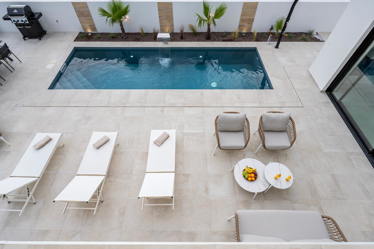 Tribunj - Villa di lusso con piscina in super posizione