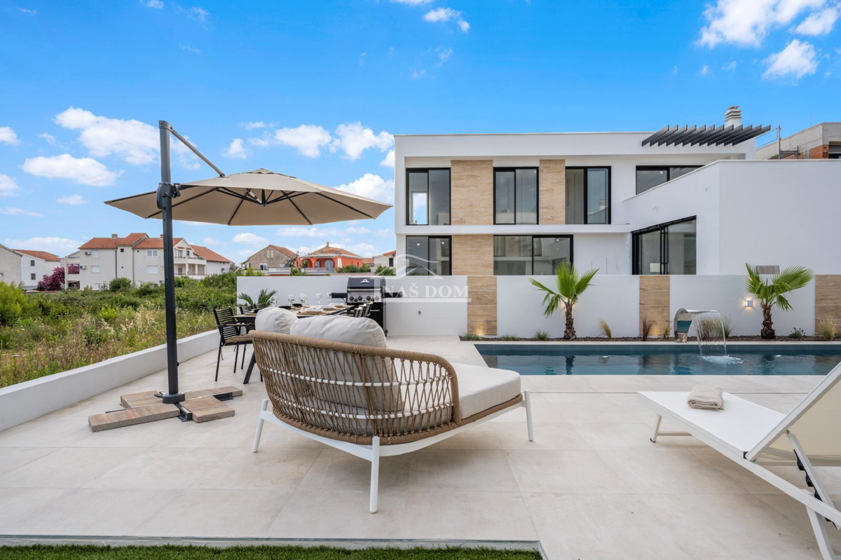 Tribunj - Villa di lusso con piscina in super posizione