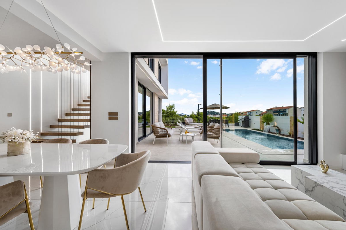 Tribunj - Villa di lusso con piscina in super posizione