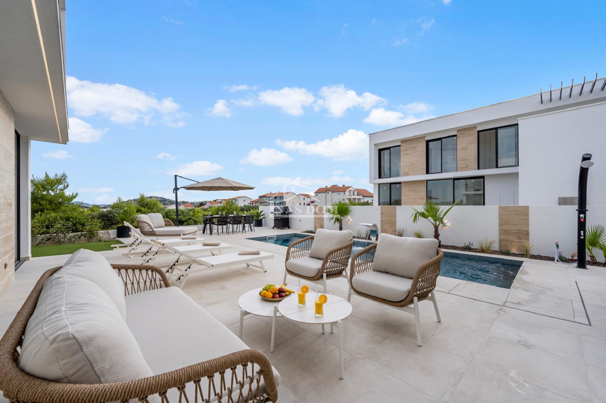 Tribunj - Villa di lusso con piscina in super posizione