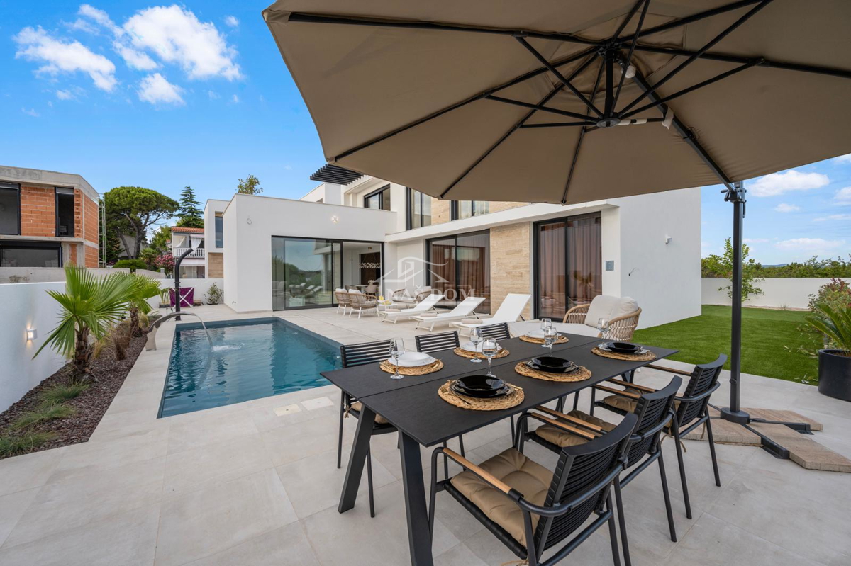 Tribunj - Villa di lusso con piscina in super posizione