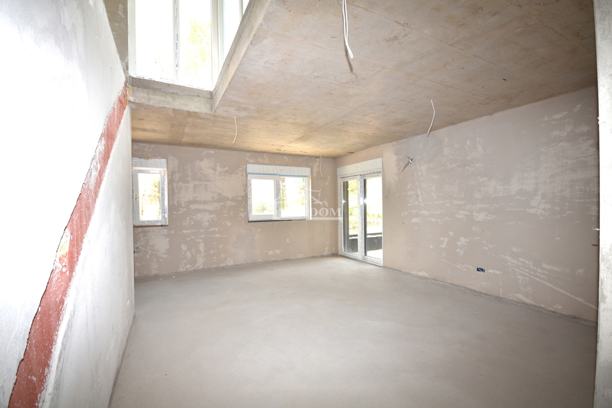 Vodice - **NUOVA COSTRUZIONE** s3 appartamento su due piani con terrazza sul tetto