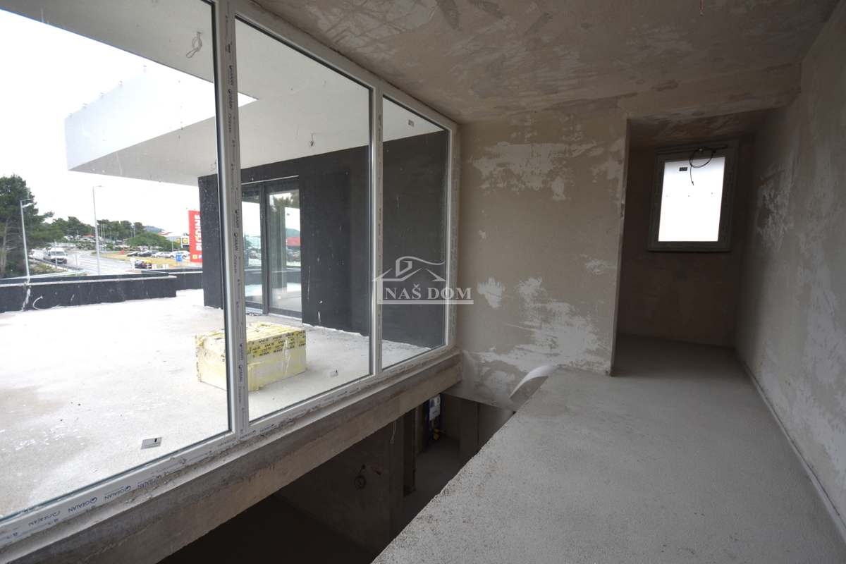 Vodice - **NUOVA COSTRUZIONE** s3 appartamento su due piani con terrazza sul tetto