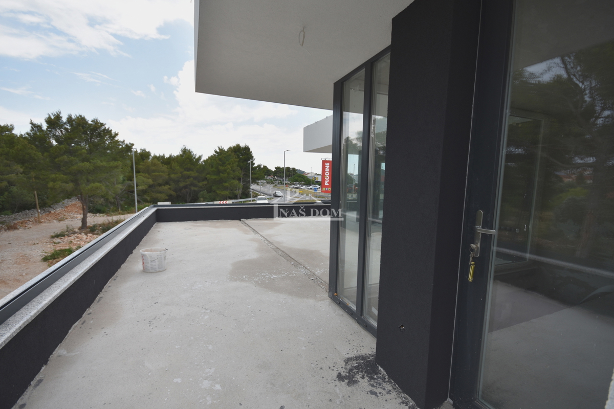 Vodice - **NUOVA COSTRUZIONE** s3 appartamento su due piani con terrazza sul tetto