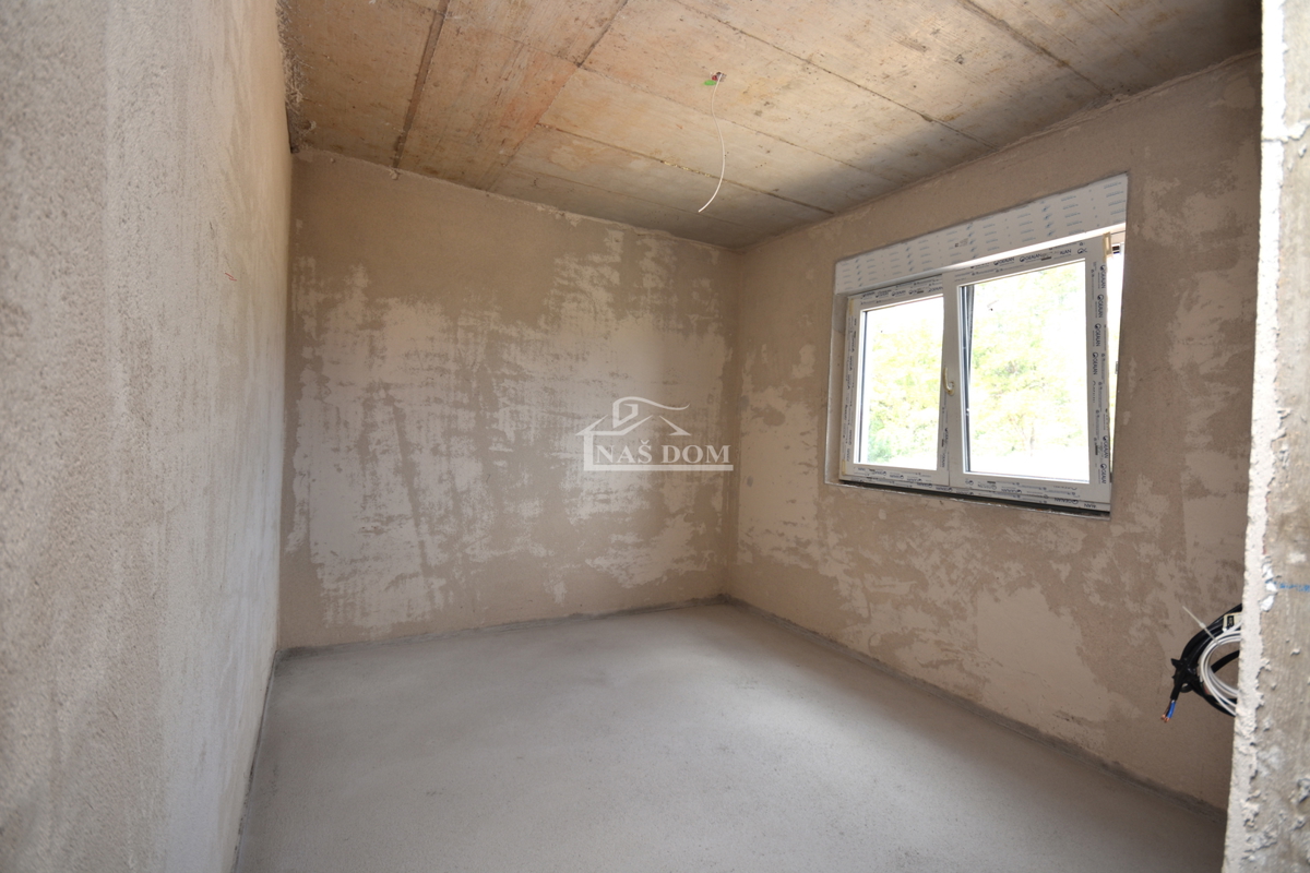 Vodice - **NUOVA COSTRUZIONE** s3 appartamento su due piani con terrazza sul tetto