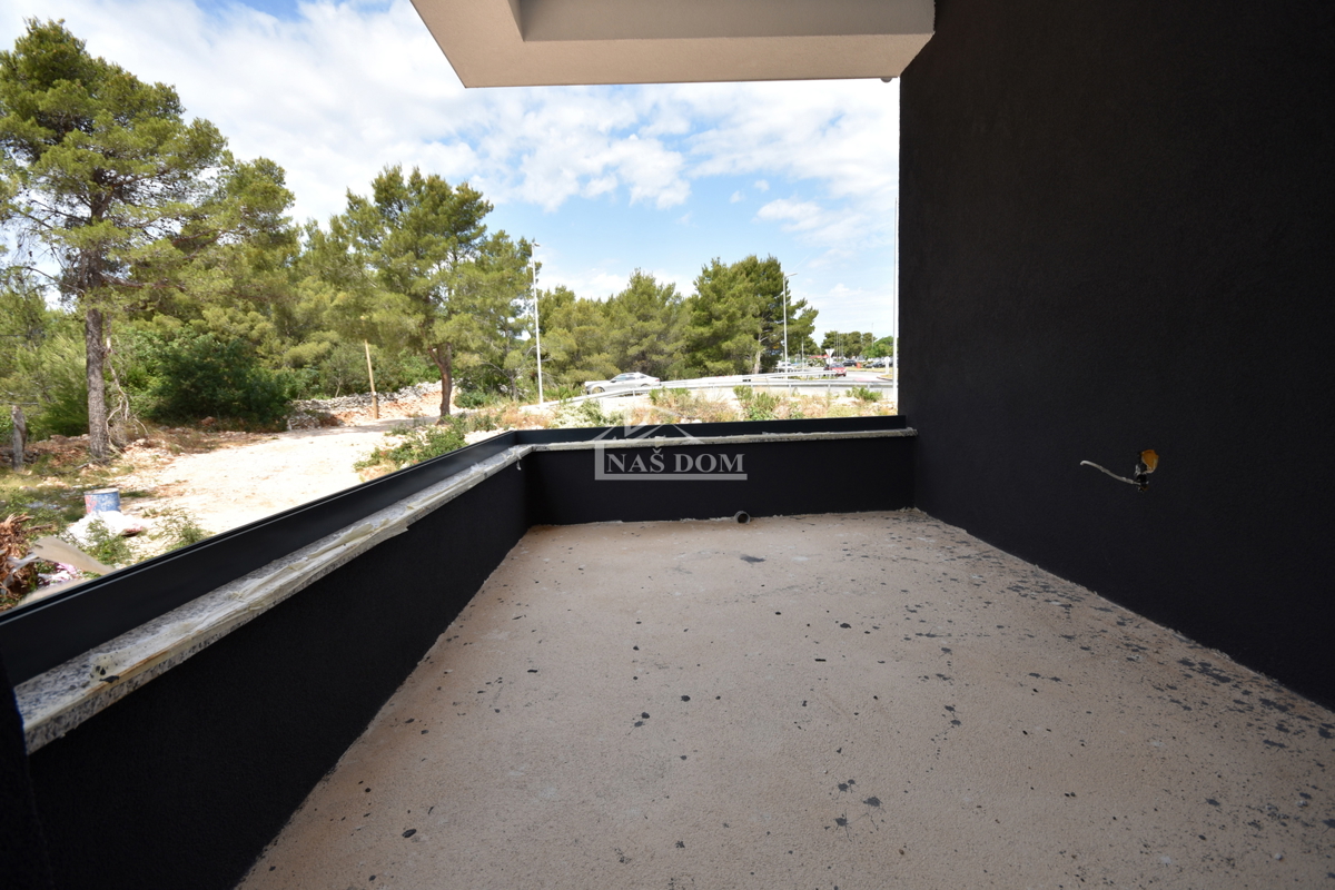 Vodice - **NUOVA COSTRUZIONE** s3 appartamento su due piani con terrazza sul tetto