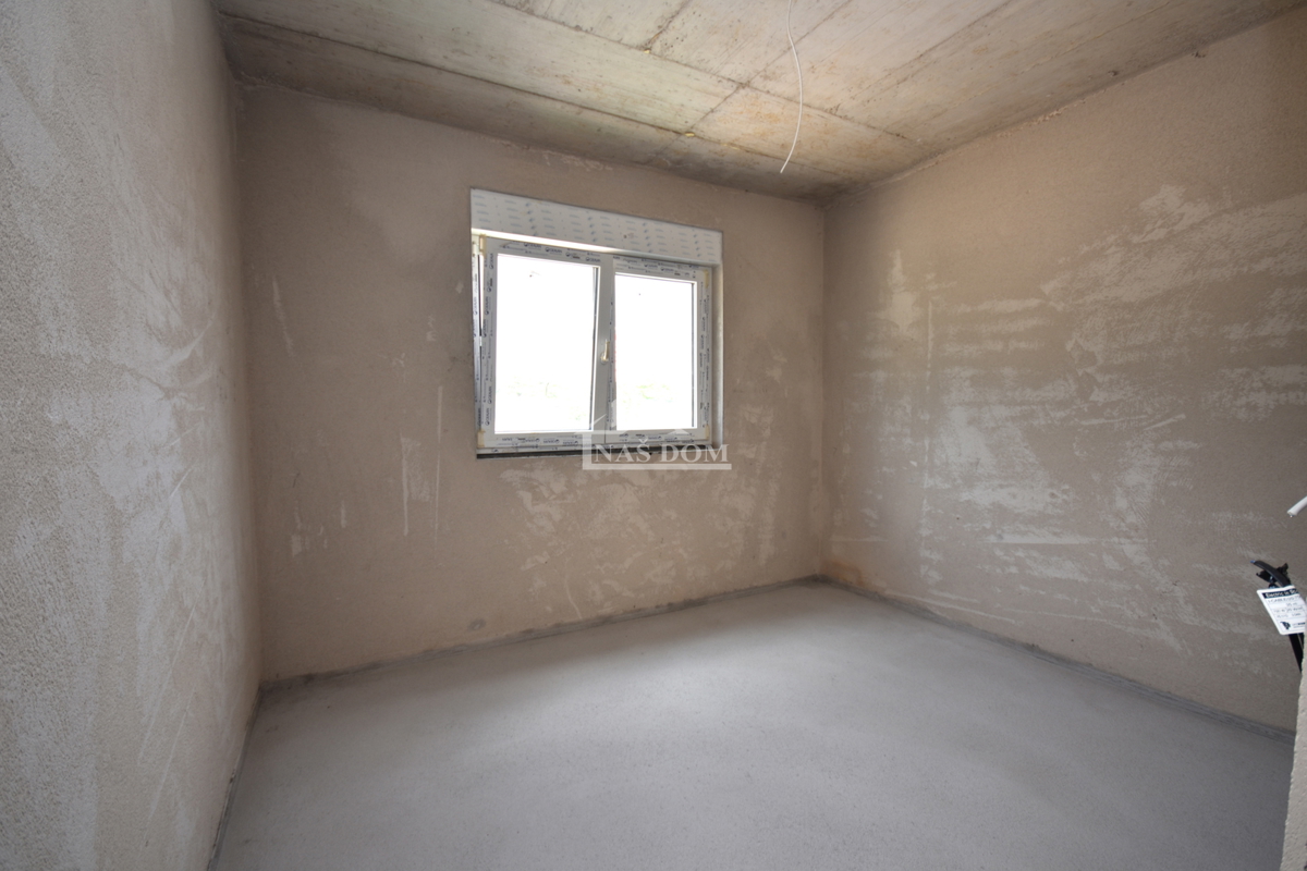 Vodice - **NUOVA COSTRUZIONE** s3 appartamento su due piani con terrazza sul tetto