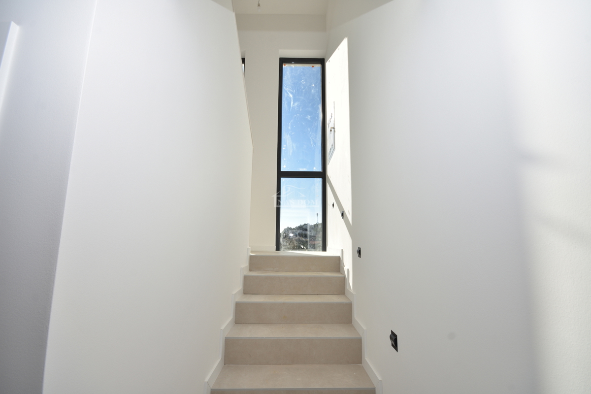 Vodice - Doppia casa S1 con piscina, vista mare