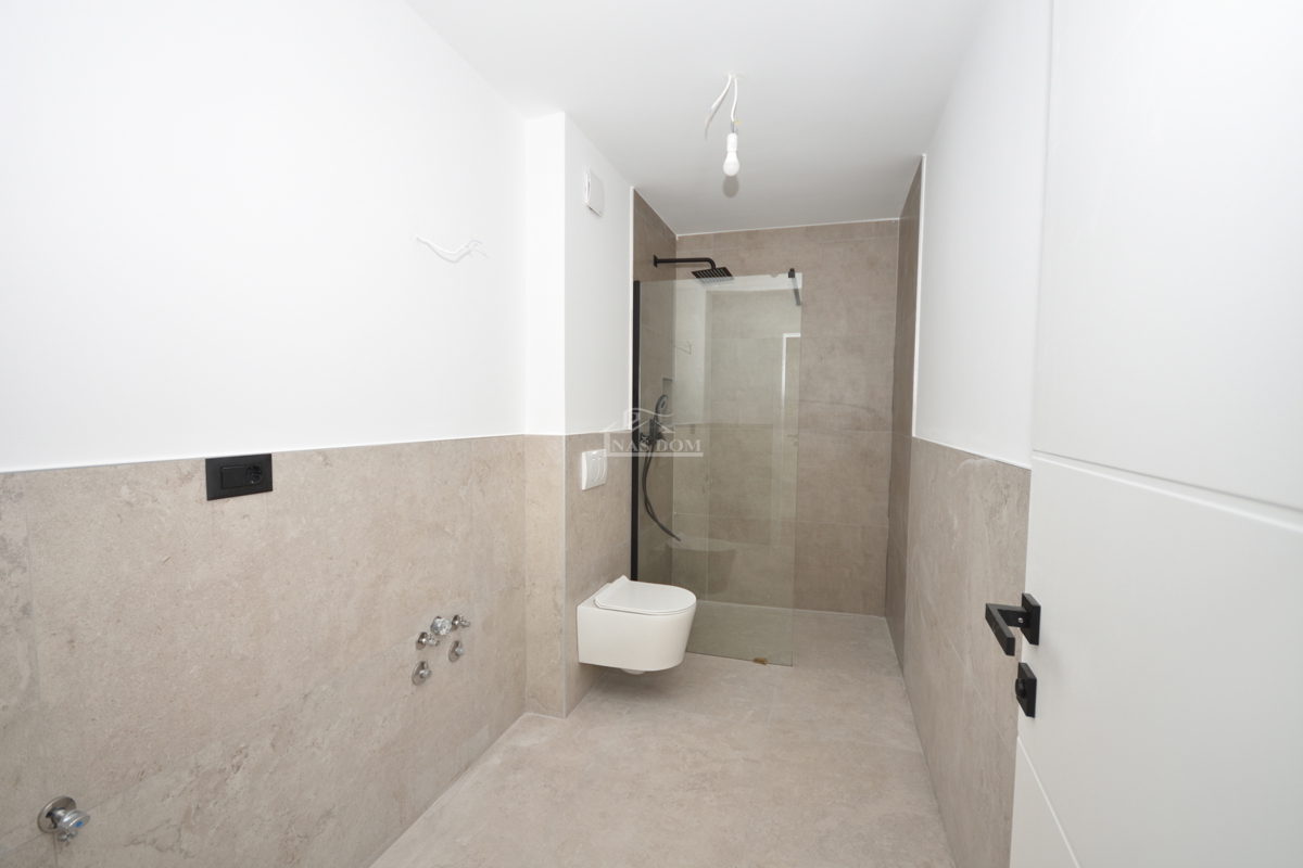 Vodice - Doppia casa S1 con piscina, vista mare