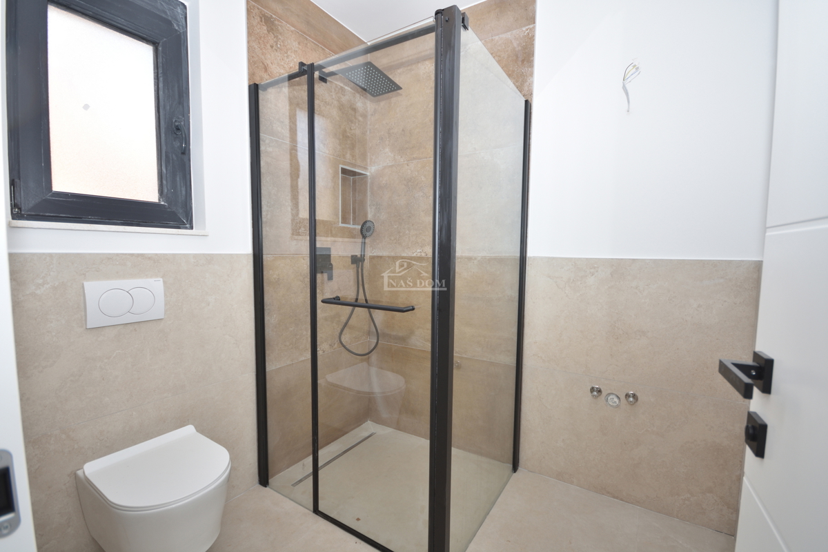 Vodice - Doppia casa S1 con piscina, vista mare