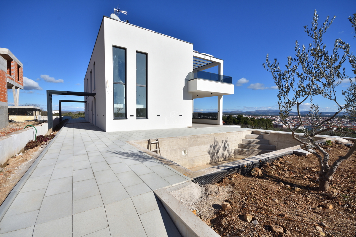 Vodice - Doppia casa S1 con piscina, vista mare