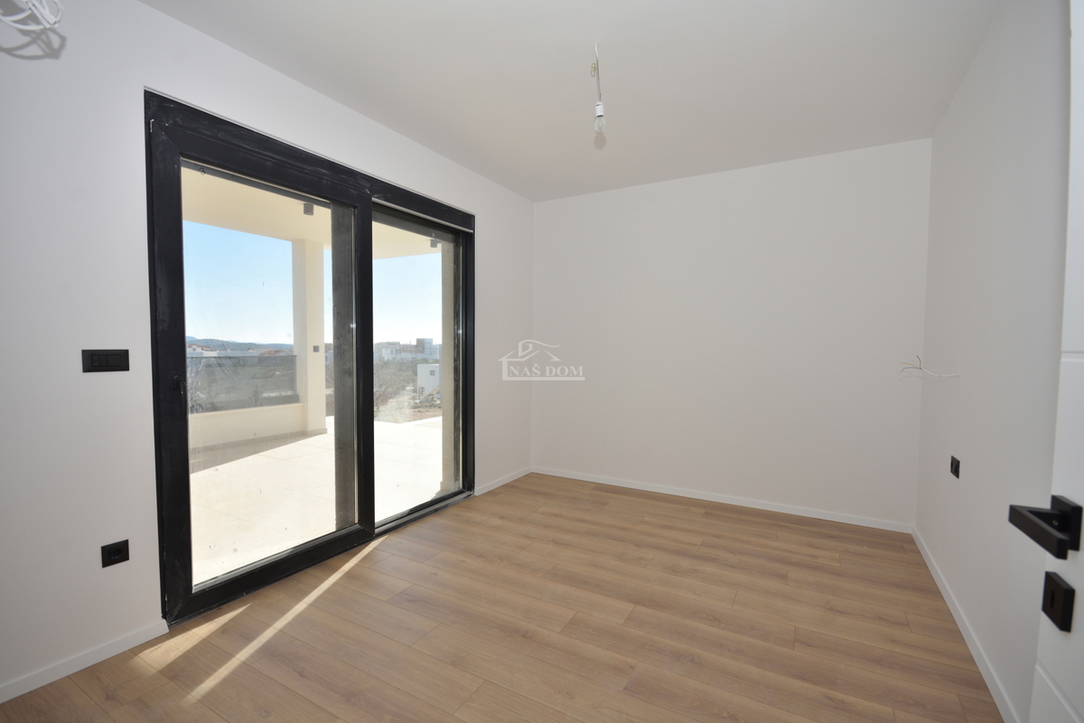 Vodice - Doppia casa S1 con piscina, vista mare