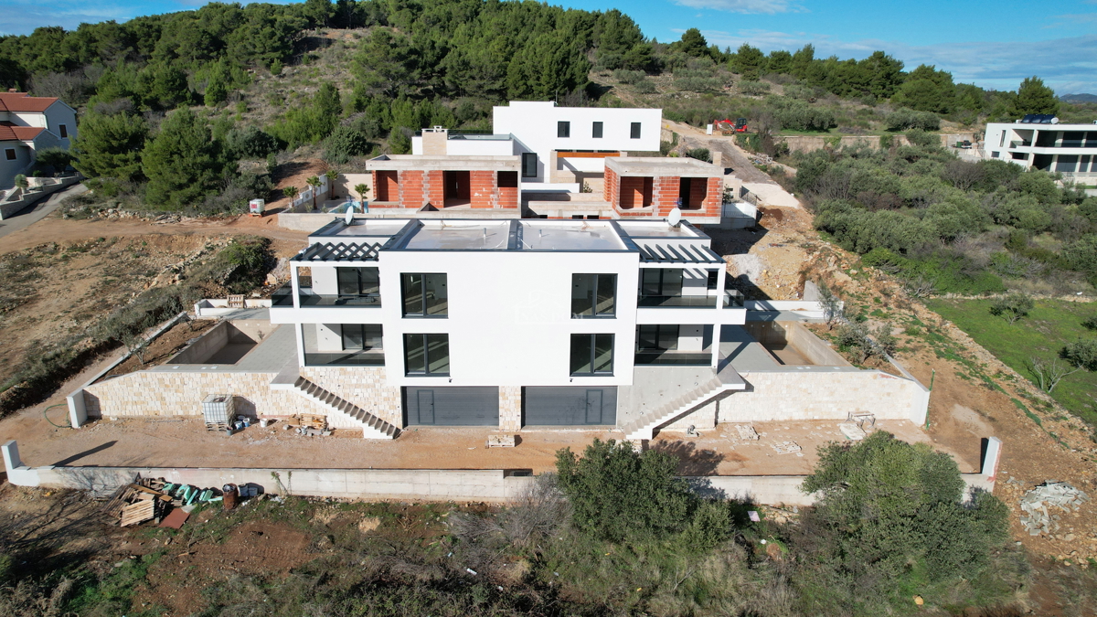 Vodice - Doppia casa S1 con piscina, vista mare