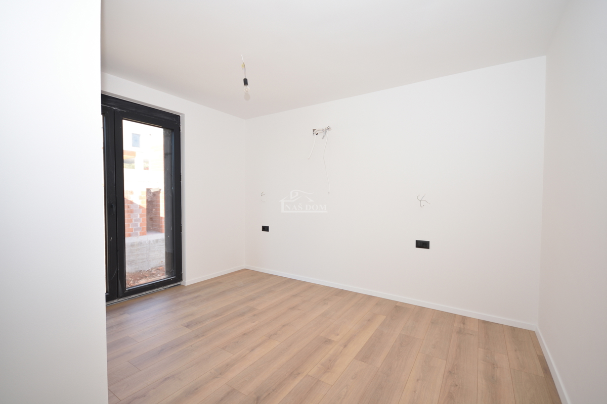 Vodice - Doppia casa S1 con piscina, vista mare